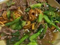 湿炒牛河-胡须佬鸡煲四季火锅(龙珠大道店)