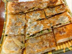 香葱牛肉飞饼-乡土黄·鲜牛肉火锅·小龙虾(兴业街店)