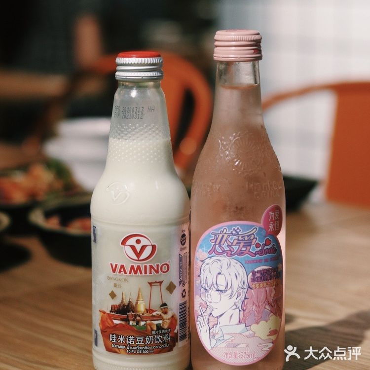烤过之后还有肉汁,配上店里的蘸料,真的是一绝!