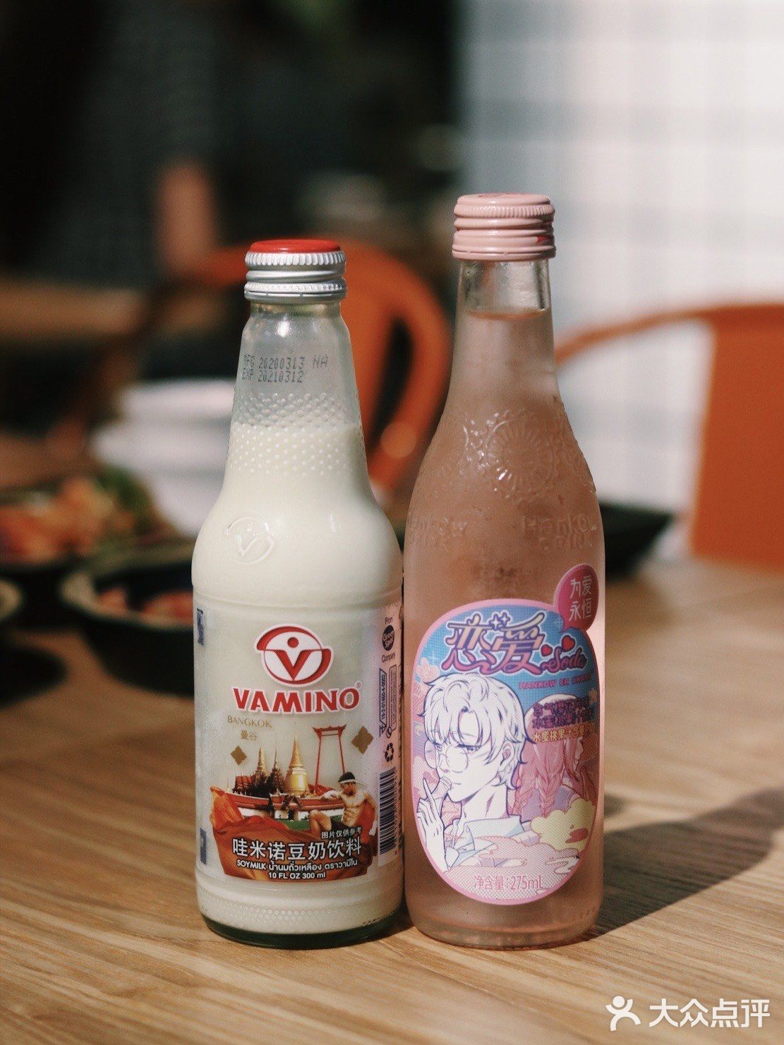 烤过之后还有肉汁，配上店里的蘸料，真的是一绝！