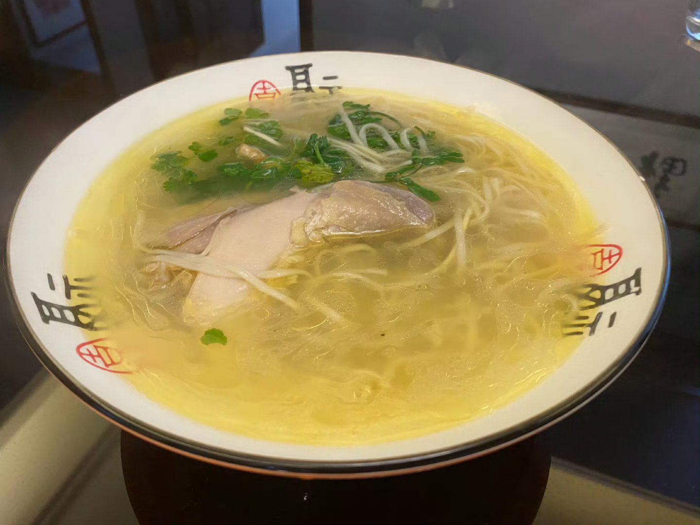 鸡汤菠菜面图片