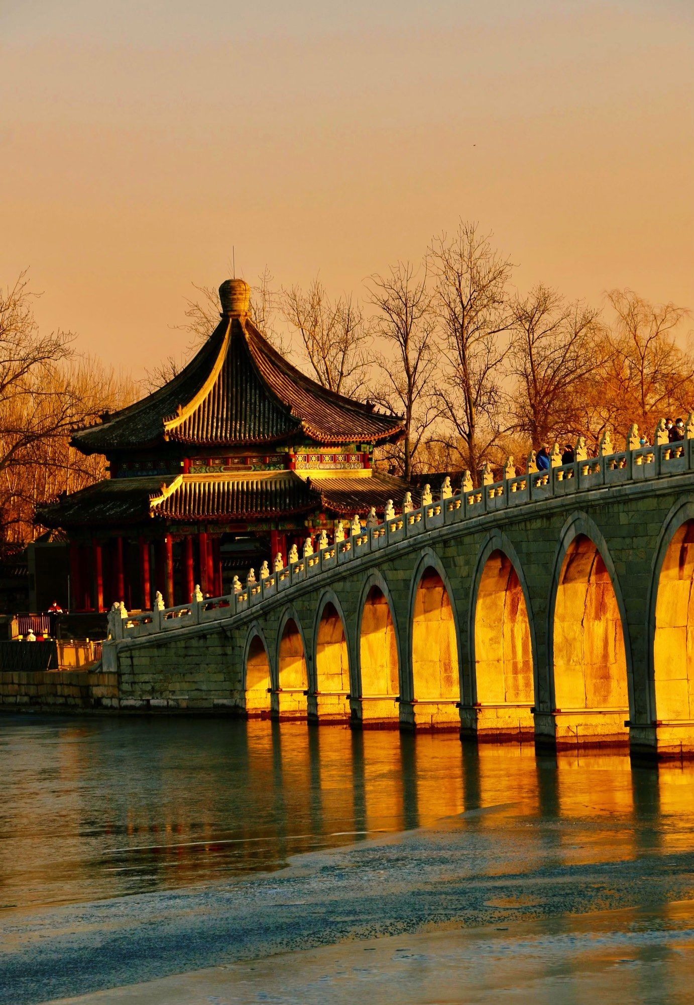 冬至颐和园的限定奇观‼️十七孔桥金光穿洞🌅