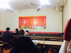 大堂-老字号杨坡红油米线腊汁肉夹馍(东四道巷店)
