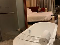 -三亚湾海居铂尔曼度假酒店