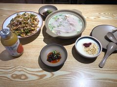 -叁煨蹄花·下饭盐帮菜(人民广场店)