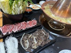 -果松木炭酸菜铜火锅·外婆参鸡汤