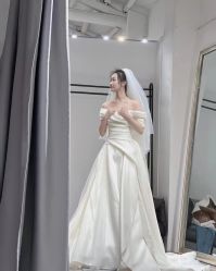 -Lady  Jane高端婚纱礼服馆