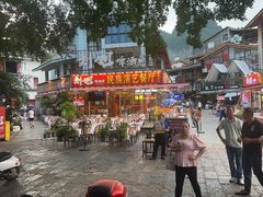 -刘姐啤酒鱼民族演艺餐厅(西街总店)