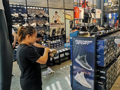 -SKECHERS 斯凯奇(上海国际时尚中心店)