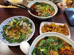 -爆炸头阿姨小四川正宗川味小吃(无任何分店)