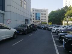-杭州中沃沃尔沃4S店(滨江区店)