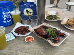 -东海岸人工湖美食村