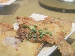 -老码头黑皮肘子锅包肉(赣水路店)