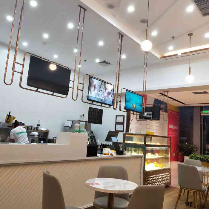 [环境]:深圳龙华书城里面,旁边是龙华文化广场,装修简单,面积不大