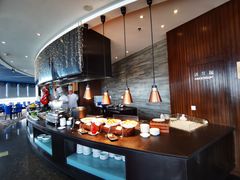 自助取餐区-粤海酒店-旋转餐厅