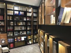 -钟书阁(松江泰晤士小镇店)