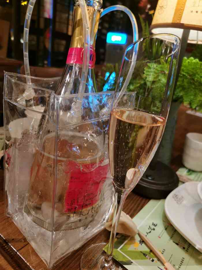 胡桃里音乐酒馆(印象城店)-"放纵的周末 在印象城吃完饭 被拖来楼下的