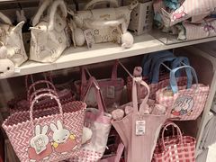 -名创优品(惠州华贸购物中心店)