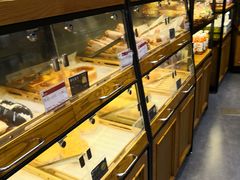 面包甜点陈列柜-向阳松鼠(三门井店)
