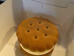 树莓开心果慕斯-莎琳娜食品有限公司·蛋糕店