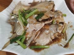 -黄记四更烤乳猪店