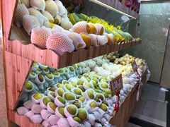 -上海龙吴水胜海发市场