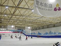 -乔波室内滑雪场