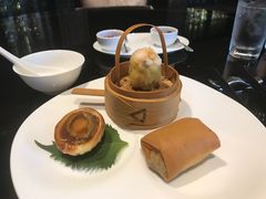 原只鲍鱼鸡粒酥-北京四季酒店·采逸轩