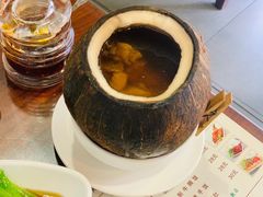 黑豆家鸡炖原只椰子汤-大唐靓汤江门私房菜(景田店)