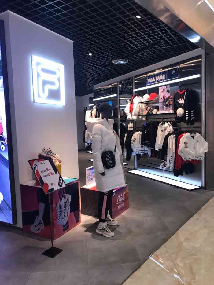 fila(煌华新纪元店)-"飞乐家的运动类型的衣服结合了运动的风格,.