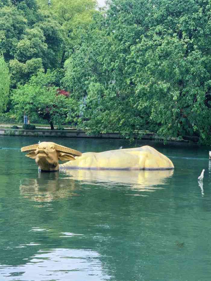 涌金门小区-"西湖边上的涌金公园,平常游人如织,拥有千.