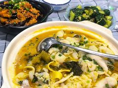 酸菜鱼-虎虎龙虾大排档(双井店)