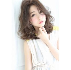 -天下皇剪新潇洒美容美发
