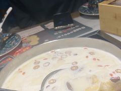 -尚尚仙·酸汤猪手·猪肚鸡火锅(华联万柳购物中心店)