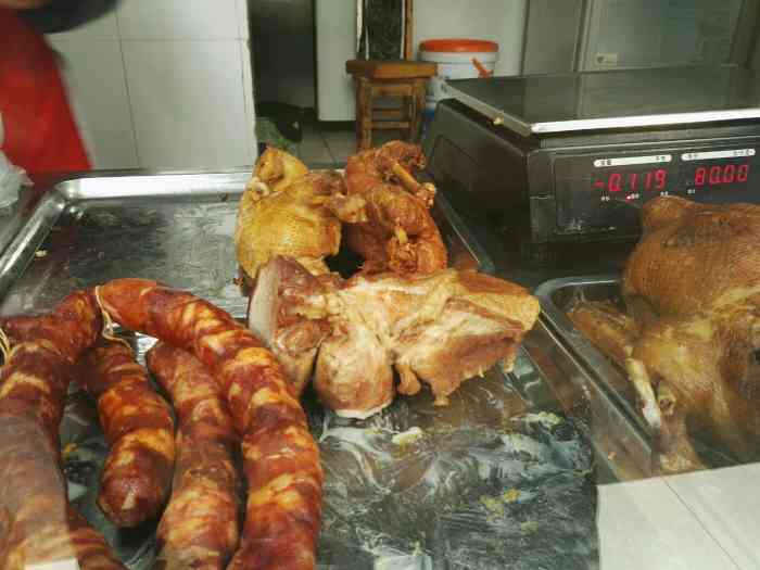 李记内姜街卤肉店-"这家店就在我们楼下,没事就去买点鸡爪啥的.