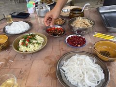 -户撒阿沙过手米线店