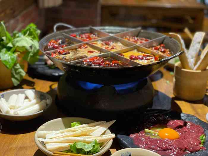 白乐天毛肚火锅馆(北环店)-"过了饭点去的也很好的接待了.