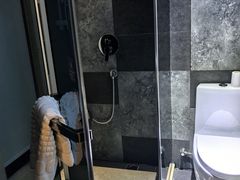 -粤塔x电竞酒店(深圳龙华大浪后浪新天地店)