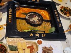 -老牌坊云南鱼豆花火锅(哈西万达店)