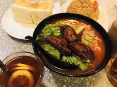 番茄汤底鸡翼出前一丁-华嫂冰室(尖沙咀店)