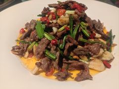 芫茜菜摔打鲜牛肉-桂满陇·海市蜃楼·黑金(国金店)