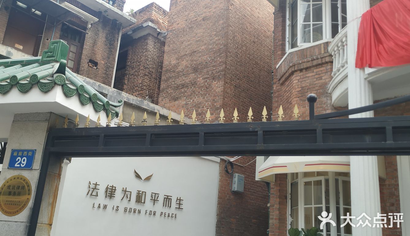 东山口的地下市政通道也是一道风景线呢