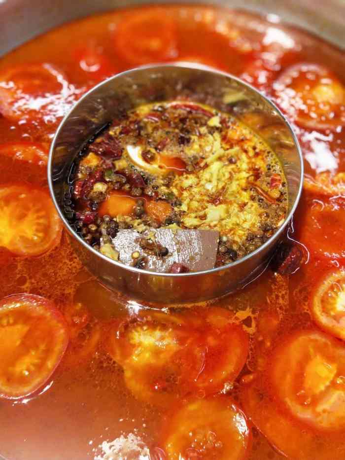 谭鸭血老火锅(吾悦广场店)-"这家店在吾悦广场楼上,据说是网红店,店里