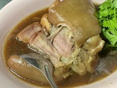 -Kha Mu Charoensang(Silom)