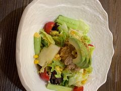 金枪鱼牛油果沙拉-东京屋(武定路店)