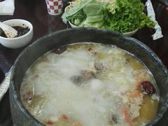 -绿色墨脱石锅城