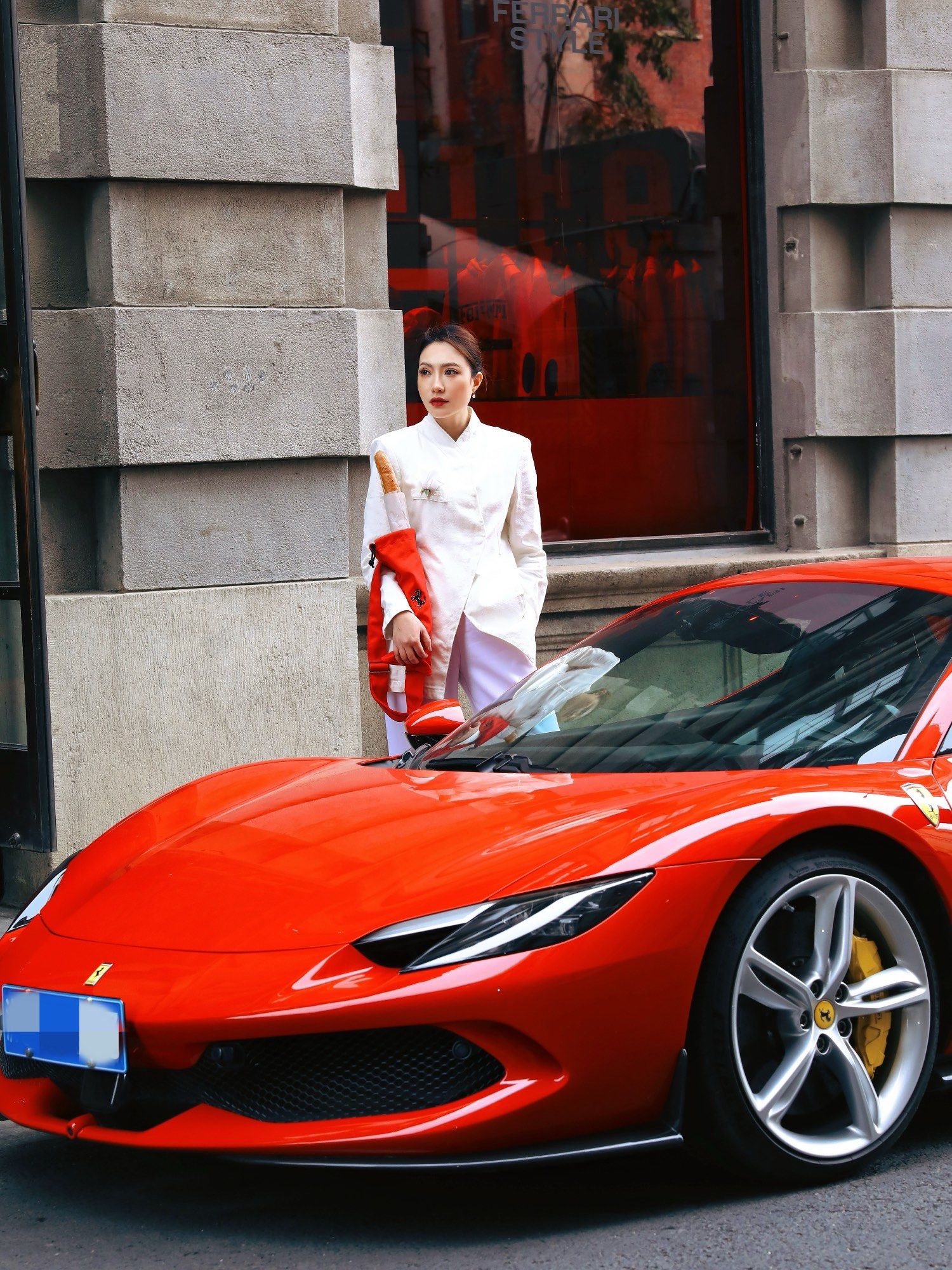 开法拉利去买了根法棍