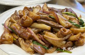 Stir-fried Pork Offal with Rice Noodle Rolls