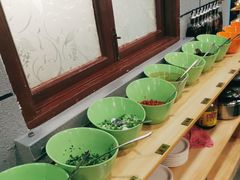 自助调料区-超越炭火牛蛙火锅鸡(河东店)