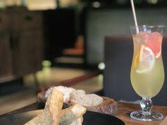 芝士草莓香烤面包-Carbon莫卡哆·意大利复古集市餐厅(杭州大厦店)